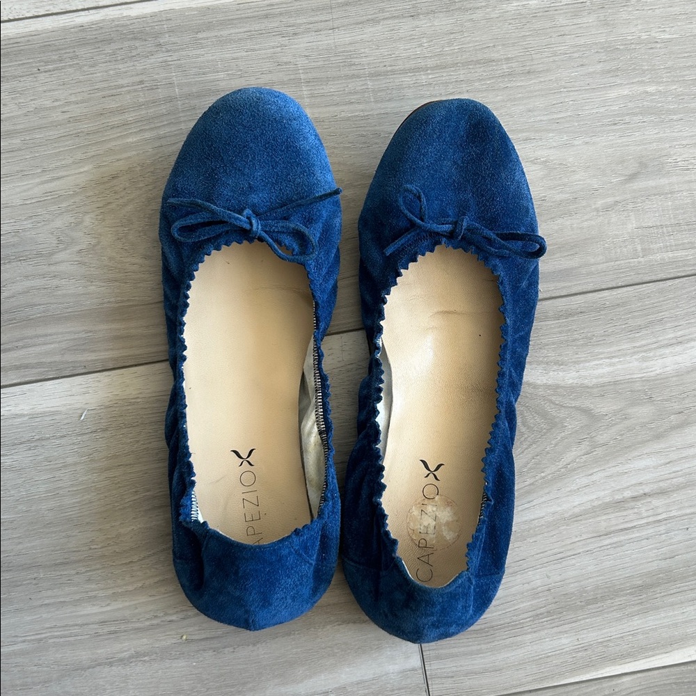 Capezio Navy Ballet Flats with Bow Size 38